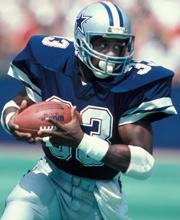 Pro Football Hall of Famer Tony Dorsett wearing number 32 for the Dallas Cowboys rushing the ball